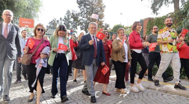 İzmir Ekonomi Üniversitesi'nde 'Cumhuriyet' coşkusu başladı