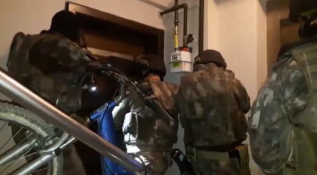 İzmir merkezli DEAŞ operasyonunda 3 gözaltı