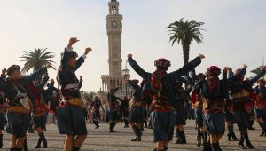 İzmir'de '100. Yılda 100 Zeybek Gösterisi'