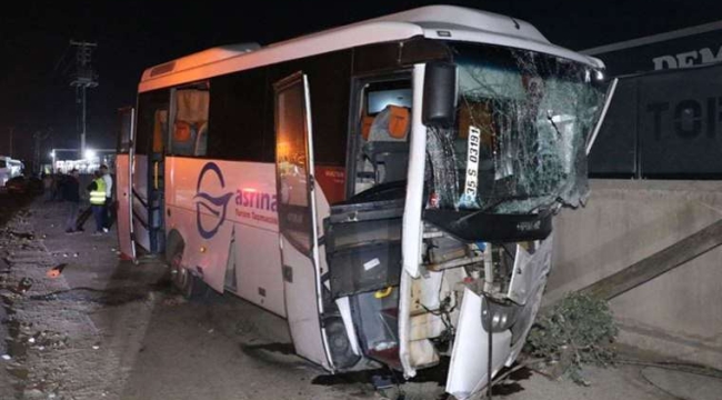 İzmir'de 2 işçi servisi ile otomobil çarpıştı: 6 yaralı 