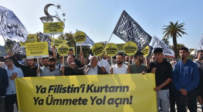 İzmir'de cuma namazı sonrası İsrail'e tepki