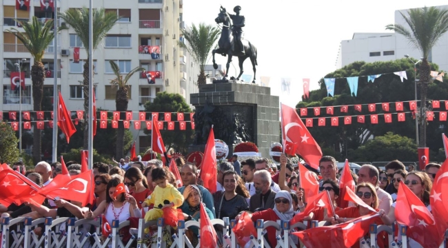 İzmir'de Cumhuriyet Bayramı coşkusu