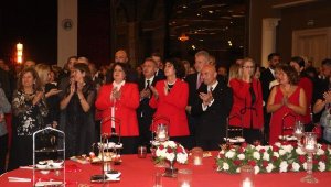 İzmir'de Cumhuriyet için Valilik tarafından resepsiyon düzenlendi