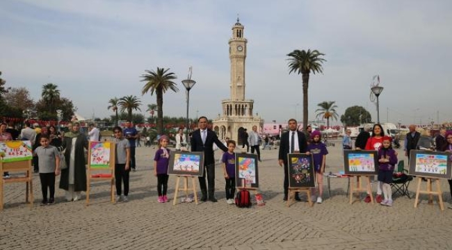 İzmir'de Cumhuriyetin 100. yılına özel canlı resim performansı