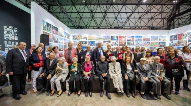İzmir'de 'Cumhuriyet'in 100'ü İzmir' fotoğraf sergisi açıldı