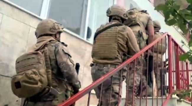 İzmir'de DEAŞ operasyonu: 21 gözaltı, 5 kişi aranıyor
