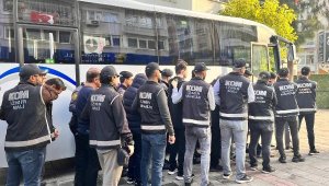 İzmir'de FETÖ'ye 'Kıskaç' operasyonunda 84 şüpheli adliyede