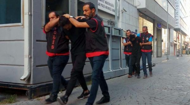İzmir'de Kuran-ı Kerim'in yırtan sanığa 10 ay hapis