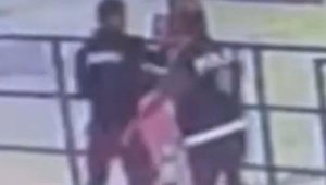 İzmir'de polis ile bekçi açığa alındı