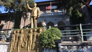 İzmir'in 100 yıllık eğitim tarihi! Yapımında 6 bin asker çalıştı