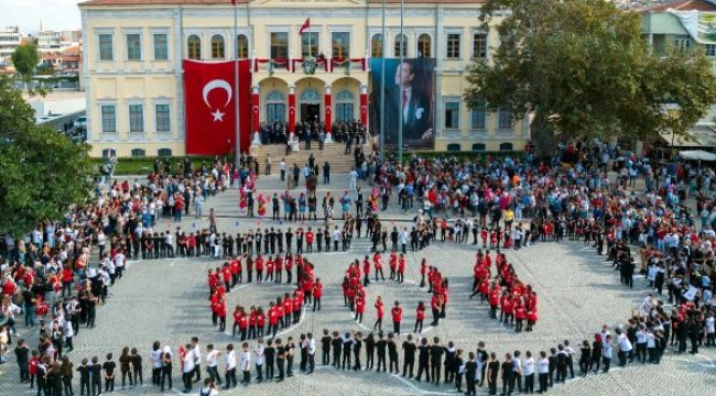 İzmirli öğrencilerden koreografiyle Türkiye haritası