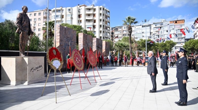 Karabağlar'ın yeni meydanında Cukmhuriyet coşkusu