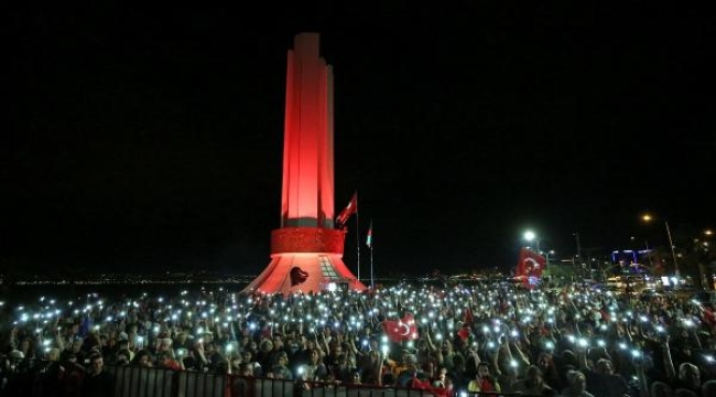 Karşıyaka, cumhuriyetin 100'üncü yaşını coşkuyla kutluyor