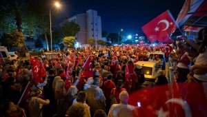 Karşıyaka'da 100. Yıl şarkılarla, yürüyüşle kutlandı