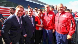 Kınık Belediye Başkanı Doğruer öğrencilerle Teknofest'e katıldı