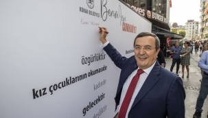 Konak'ta Cumhuriyet duvarı