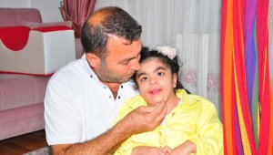 Küçük Rabia'nın evin tavanına bağlı demirle yaşam mücadelesi