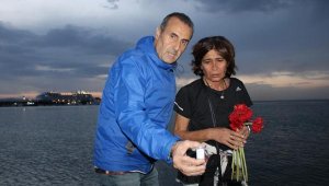 Külleri Kuşadası Körfezi'ne serpildi