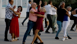 Kuşadalılar 100'üncü yılı 100 kişilik vals gösterisi ile kutlayacak