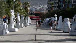 Kuşadası heykellerle donatıldı