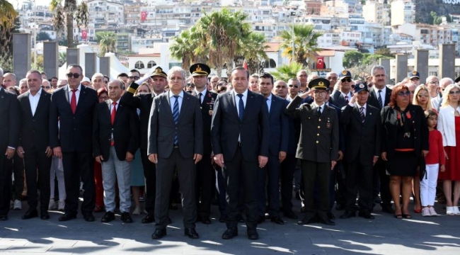 Kuşadası'nda gündüz etkinlikler, gece de Cumhuriyet yürüyüşü var