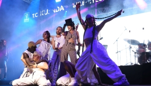 Kuşadası'nda Hande Yener coşkusu