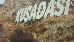 'Kuşadası' tabelasının aydınlatma sistemine zarar verdiler