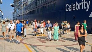 Kuşadası'na 3 gemiyle 6 bini 220 turist