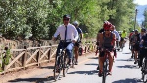Marmaris Belediye Başkanı Oktay, 200 sporcuyla pedal çevirdi