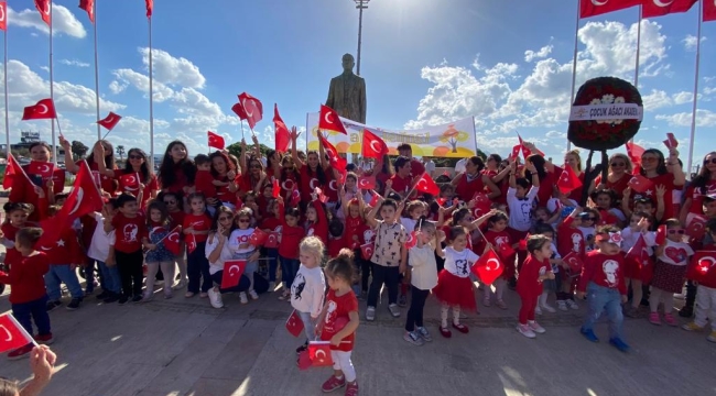 Minikler, Cumhuriyetin 100'üncü yılını yürüyüşle kutladı