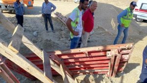 Otoyol yapımında çalışan işçi, 2 tonluk demir kalıbın altında kalıp öldü