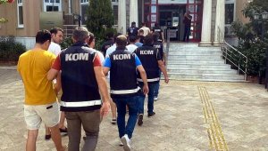 Sahte kimlikle yurt dışına kaçmaya çalışan 8 FETÖ üyesi yakalandı