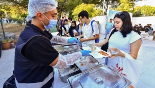 Soyer, öğrencilere söz verdi: "Annenizin mutfağını aratmayacağız"