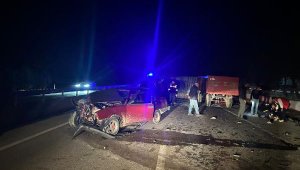 Susurluk'ta otomobil ile traktör çarpıştı: 3 yaralı