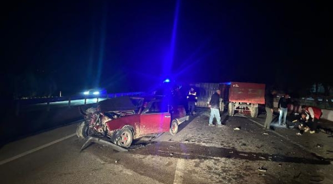Susurluk'ta otomobil ile traktör çarpıştı: 3 yaralı