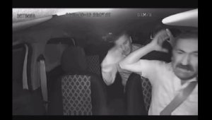 Taksici şoförüne kaldırım taşı ile gasp girişimi yapıldı