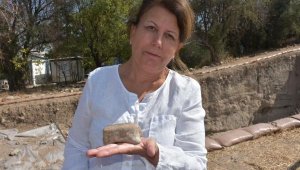 Ulucak Höyüğü'nde 7 bin 700 yıllık marangoz aleti bulundu