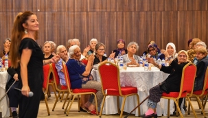 Dünya Yaşlılar Günü nedeniyle İzmir Huzurevi'nde balo