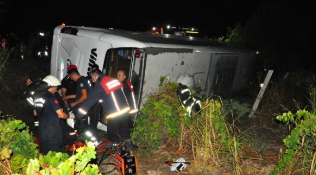 Yolcu otobüsü üzüm bağına uçtu: 15 yaralı