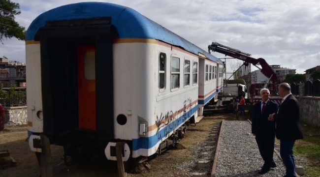  32 ton ağırlığında tren vagonu kütüphaneye dönüşüyor