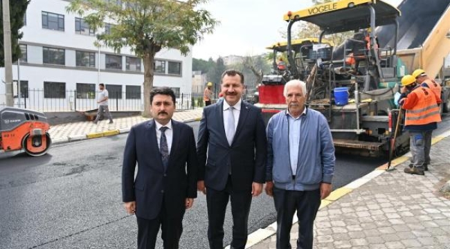 Balıkesir'de kış gelmeden sokaklara sıcak asfalt serimi