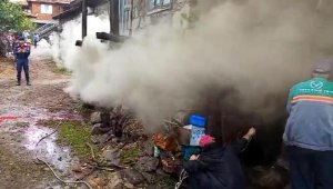 Balıkesir'de yangında ev kullanılamaz hale geldi