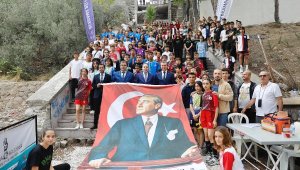 Bergama'da '100. Yıl Merdiven Çıkma Yarışması' düzenlendi