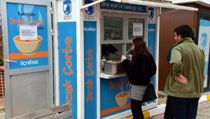 Çanakkale Belediyesi'nden öğrencilere sıcak çorba ikramı başladı