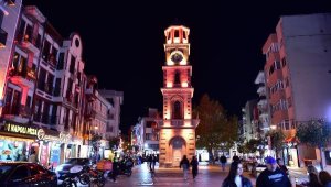 Çanakkale'de Truva Atı ve saat kulesi turuncu renkte ışıklandırıldı