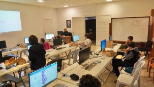 Çeşme Bilişim Akademisi'nde Robotik Kodlama eğitimleri başladı