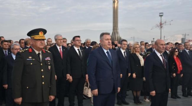 Cumhuriyet'in kurucusu Atatürk, İzmir'de törenle anıldı