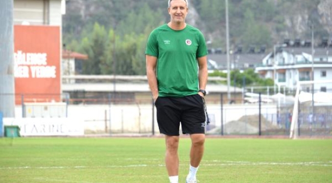 Fethiyespor'da güller açtı