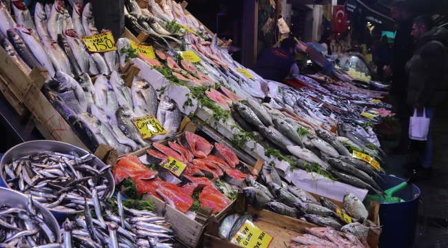 Fırtına İzmir'de balık fiyatlarını yükseltti