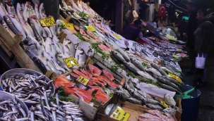 Fırtına İzmir'de balık fiyatlarını yükseltti